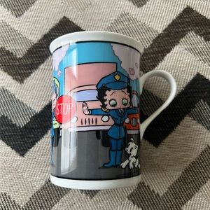 BETTY BOOP PORCELAIN COLLECTORS MUG
